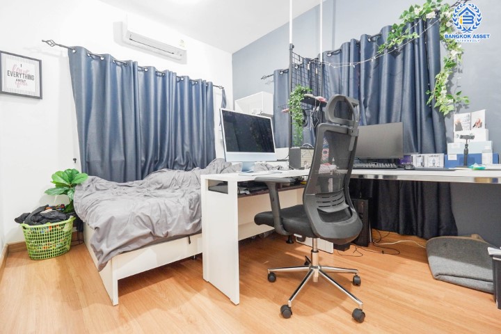 *****ทาวน์เฮ้าส์มือสองย่านนนทบุรี ม.โกลเด้นทาวน์2 ปิ่นเกล้า-จรัญสนิทวงศ์ หลังมุม! เนื้อที่กว้างขวางถึงเกือบ 29 ตร.ว. ฟังก์ชันจัดเต็ม 4 ห้องนอน 3 ห้องน้ำ 2 ที่จอดรถ บ้านสวยพร้อมอยู่ ใกล้รถไฟฟ้าสายสีแดง "สถานีบางบำหรุ" และทางด่วน "ศรีรัช-วงแหวนรอบนอก" จองเลย!